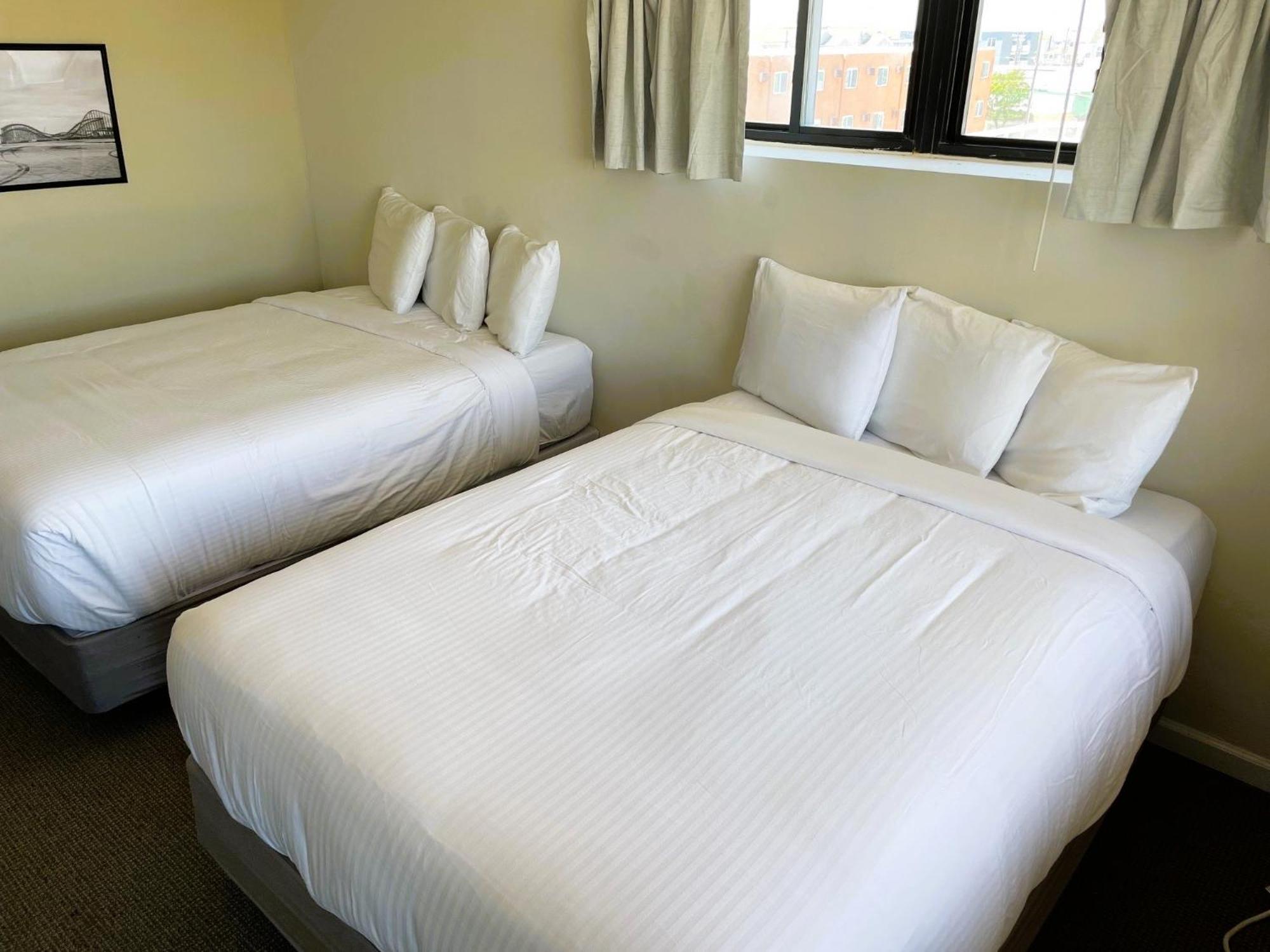 Oceanic Hotel & Barefoot Tiki Bar Wildwood Bilik gambar